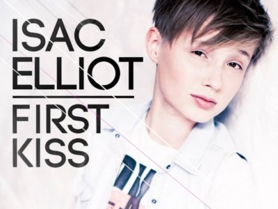 Read more about the article Isac Elliot: ‘First Kiss’