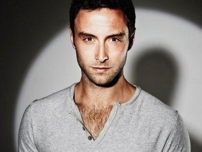 Read more about the article VIDEO: Måns Zelmerlöw – ‘Heroes’ (acoustic)