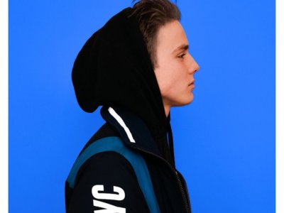Read more about the article INTRODUCING: Tobias Albert – ‘Posing Like A Model’
