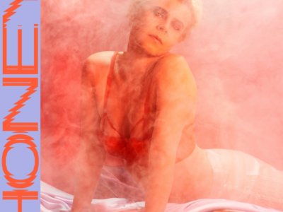 Read more about the article VIDEO: Robyn – ‘Honey’