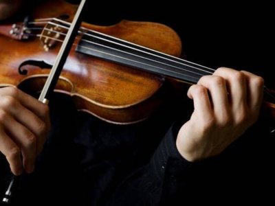 Read more about the article Top 5 Pop Songs You Can Play on the Violin