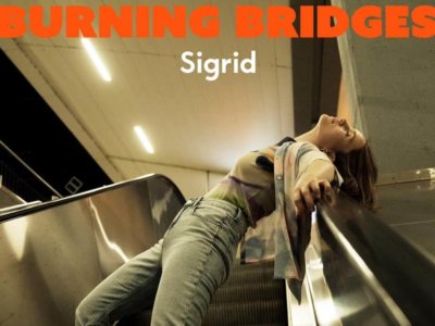 Read more about the article VIDEO: Sigrid – ‘Burning Bridges’