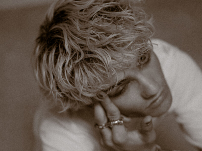 Read more about the article SONG: Elliot – ‘Hands’