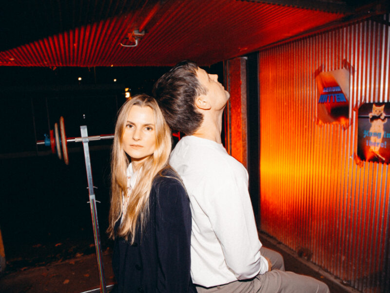 Read more about the article SONG: Genom Natten – ‘Aska På Kyrkogården’