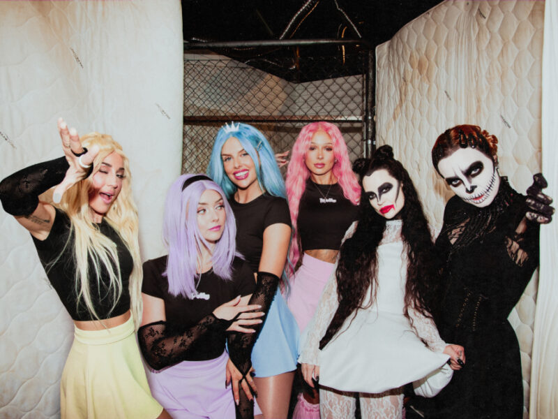 Read more about the article SCARLET x Dolly Style – ‘Haunted Disco’
